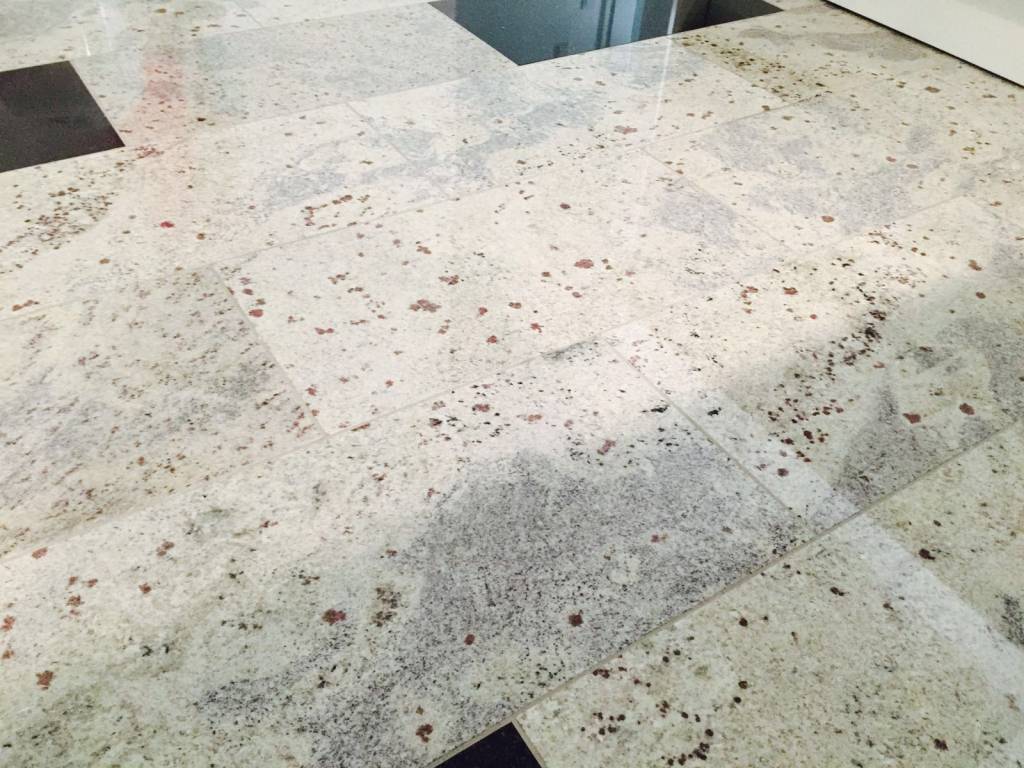 New Kashmir White Granitfliesen Gebürstet Premium Qualität in 30,5x30,5x1 cm